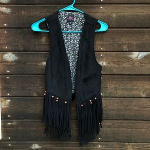 2B Bebe 70’s black faux suede fringe vest size M